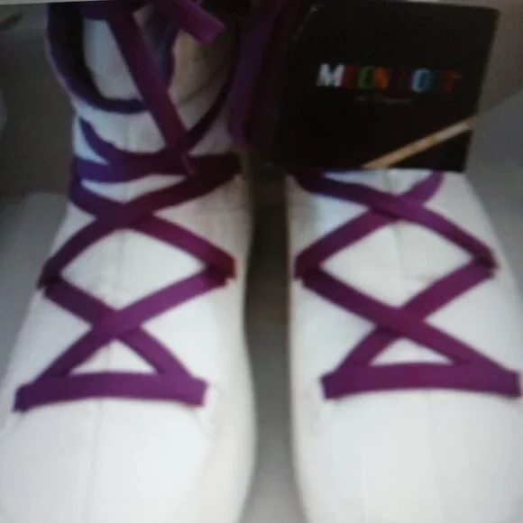 White Moon Boot Purple Laces EU 38 fits 7.5 - Picture 3 of 4